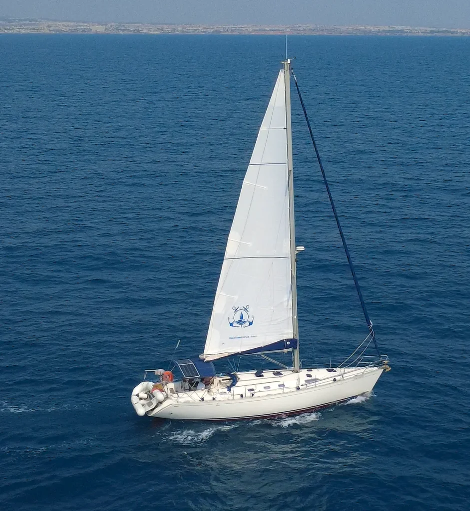 velero para navegación en solitario