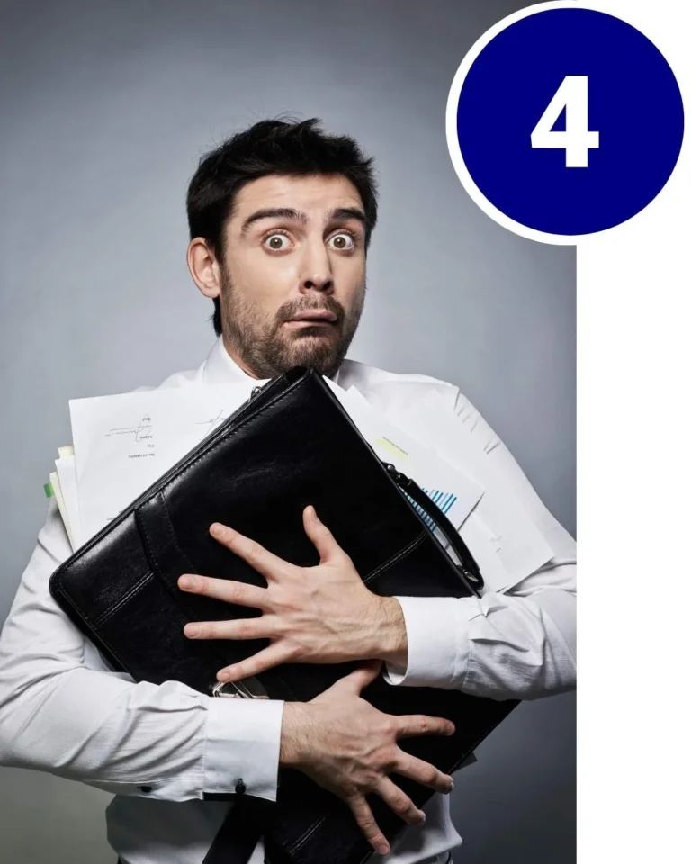 Documentos de una embarcación revisados antes de realizar una compraventa de barco