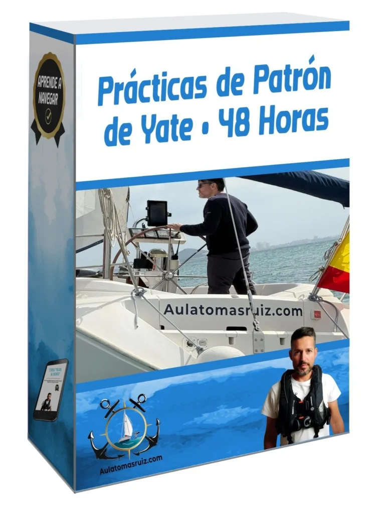 Alumno realizando prácticas de Patrón de Yate a bordo de un velero escuela navegando de noche
